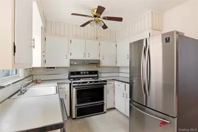 15 Geranium Avenue, Floral Park, NY 11001 - Photo 24