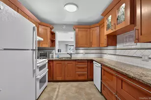 3992 William St, Seaford, NY 11783 - Photo 6