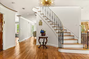 15 Cricket Ln, Great Neck, NY 11024 - Photo 4