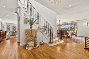 15 Cricket Ln, Great Neck, NY 11024 - Photo 2