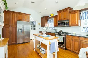 34 Jackson Pl, Massapequa, NY 11758 - Photo 10