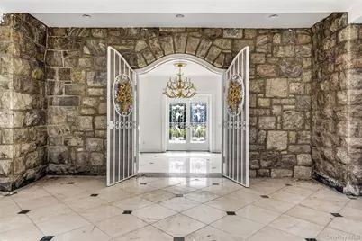 139 Scarborough Road, Briarcliff Manor, NY 10510 - Photo 18