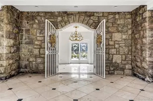 139 Scarborough Rd, Briarcliff Manor, NY 10510 - Photo 18