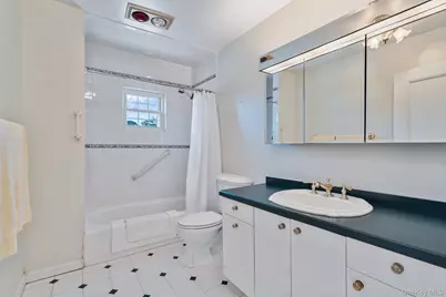 29 Summit Avenue, Lynbrook, NY 11563 - Photo 16
