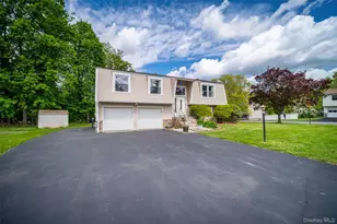400 Philo St, New Windsor, NY 12553 - Photo 2