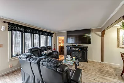 10 Sinclair Drive, Greenlawn, NY 11740 - Photo 4