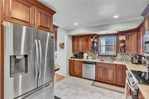 18 Frost Ln, Greenlawn, NY 11740 - Photo 12