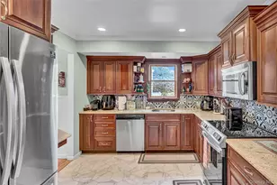18 Frost Ln, Greenlawn, NY 11740 - Photo 10