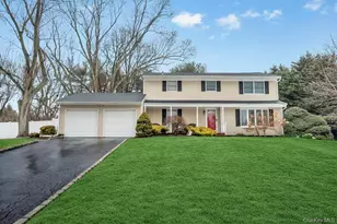 19 Spyglass Ln, East Setauket, NY 11733 - Photo 2