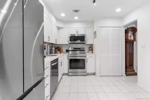230 Aspen Ct, Wantagh, NY 11793 - Photo 8