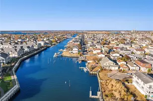 4 Quebec Rd, Island Park, NY 11558 - Photo 22