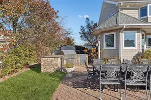 4 Quebec Rd, Island Park, NY 11558 - Photo 16