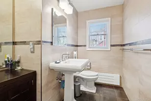 6 St George Rd, Great Neck, NY 11021 - Photo 12