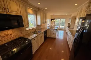 11 Arbor St, Great Neck, NY 11021 - Photo 6