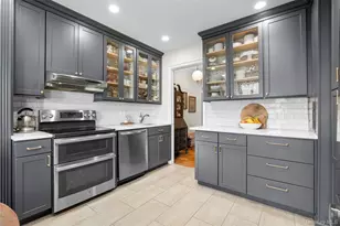 910 Stuart Ave, Mamaroneck, NY 10543 - Photo 6