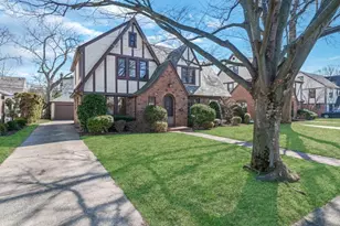 109 Wickham Rd, Garden City, NY 11530 - Photo 2