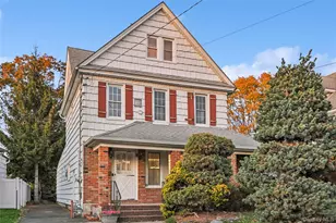 103 Smith St, Lynbrook, NY 11563 - Photo 2