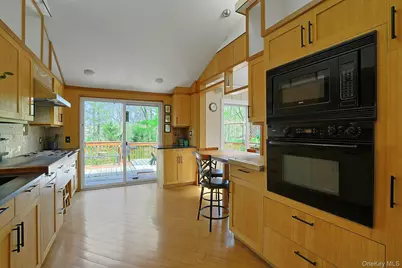 136 Furnace Woods Road, Cortlandt Manor, NY 10567 - Photo 12