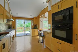136 Furnace Woods Rd, Cortlandt Manor, NY 10567 - Photo 12