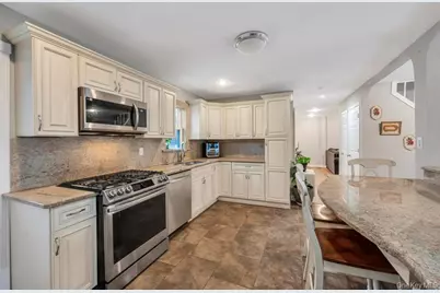 159 Dawn Drive, Centereach, NY 11720 - Photo 4