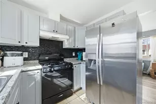 17 Cedar St, Central Islip, NY 11722 - Photo 4