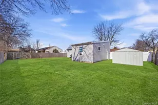 17 Cedar St, Central Islip, NY 11722 - Photo 20