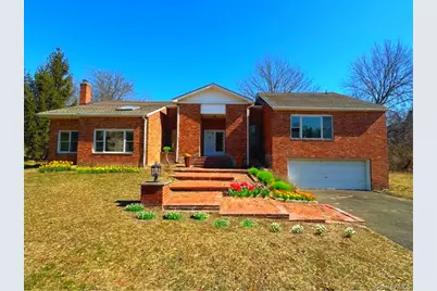 106 Woods Drive, Roslyn, NY 11576 - Photo 1