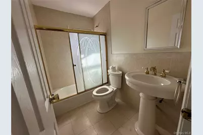 106 Woods Drive, Roslyn, NY 11576 - Photo 22