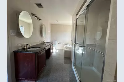 106 Woods Drive, Roslyn, NY 11576 - Photo 28