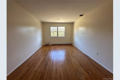 106 Woods Drive, Roslyn, NY 11576 - Photo 18