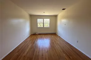 106 Woods Dr, Roslyn, NY 11576 - Photo 18