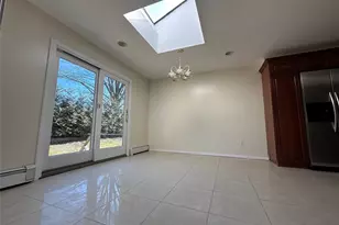 106 Woods Dr, Roslyn, NY 11576 - Photo 8