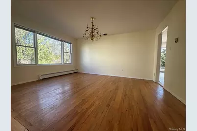 106 Woods Drive, Roslyn, NY 11576 - Photo 10