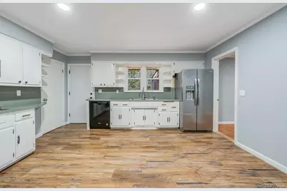 36 Maple Lane, Shirley, NY 11967 - Photo 4