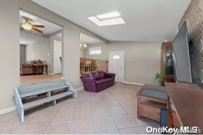 916 N Clinton Avenue, Lindenhurst, NY 11757 - Photo 8