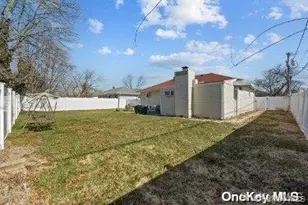 916 N Clinton Ave, Lindenhurst, NY 11757 - Photo 12