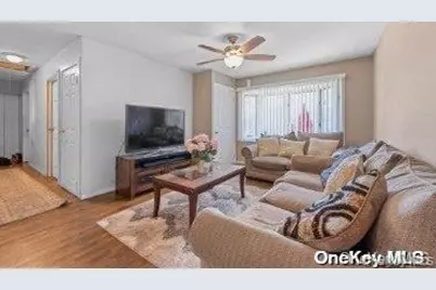 916 N Clinton Avenue, Lindenhurst, NY 11757 - Photo 4