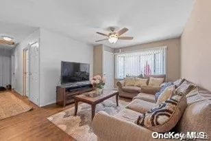 916 N Clinton Ave, Lindenhurst, NY 11757 - Photo 4