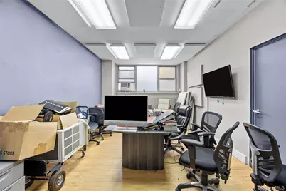 7150 Parsons Boulevard #1001, Flushing, NY 11367 - Photo 6