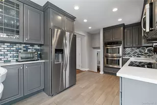 7 Rita Ln, Plainview, NY 11803 - Photo 10