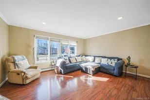 23 Pearsall Pl, Deer Park, NY 11729 - Photo 4