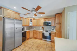 23 Pearsall Pl, Deer Park, NY 11729 - Photo 18