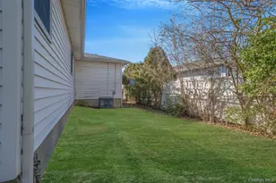 23 Pearsall Pl, Deer Park, NY 11729 - Photo 46