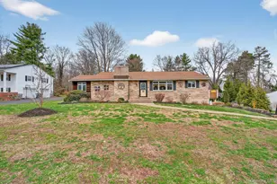 108 Williamsburg Ct, Balmville, NY 12550 - Photo 2