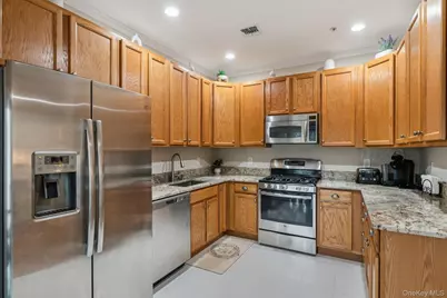 223 Kettles Lane, Medford, NY 11763 - Photo 14