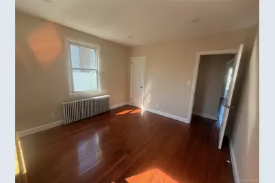 73 Willoughby Avenue, Hicksville, NY 11801 - Photo 4