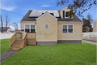 12 S Prospect Street, Copiague, NY 11726 - Photo 4