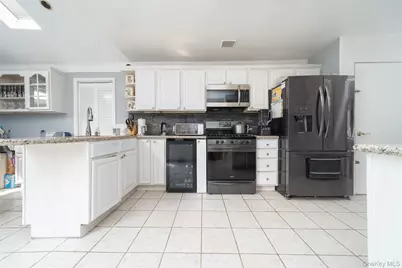 86-34 Francis Lewis Boulevard, Hollis, NY 11432 - Photo 12