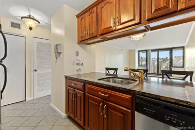 25 Rockledge Avenue #714, White Plains, NY 10601 - Photo 6
