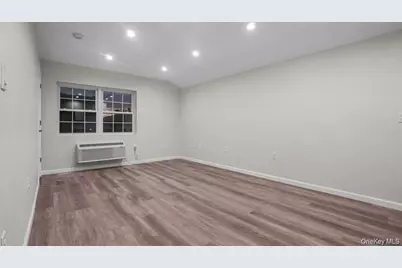 953 E 229th Street, Bronx, NY 10466 - Photo 14